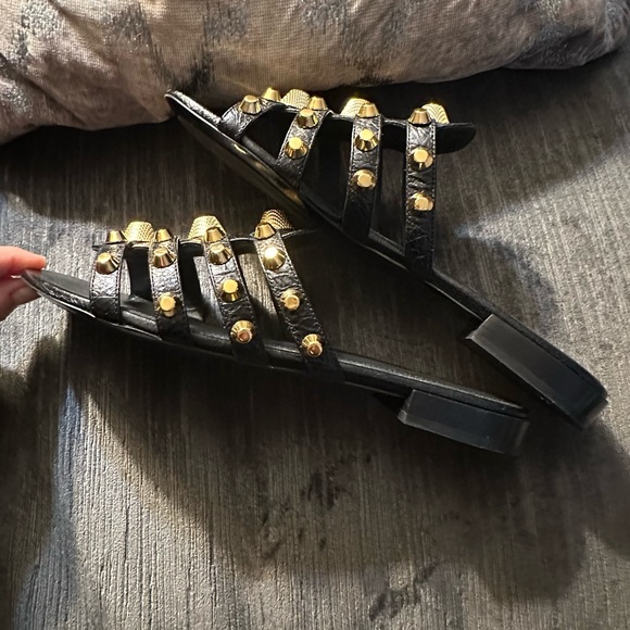 BALENCIAGA BLACK LEATHER ARENA GOLDTONE GIANT STUD SANDALS - SIZE 40 - Picture 7 of 16